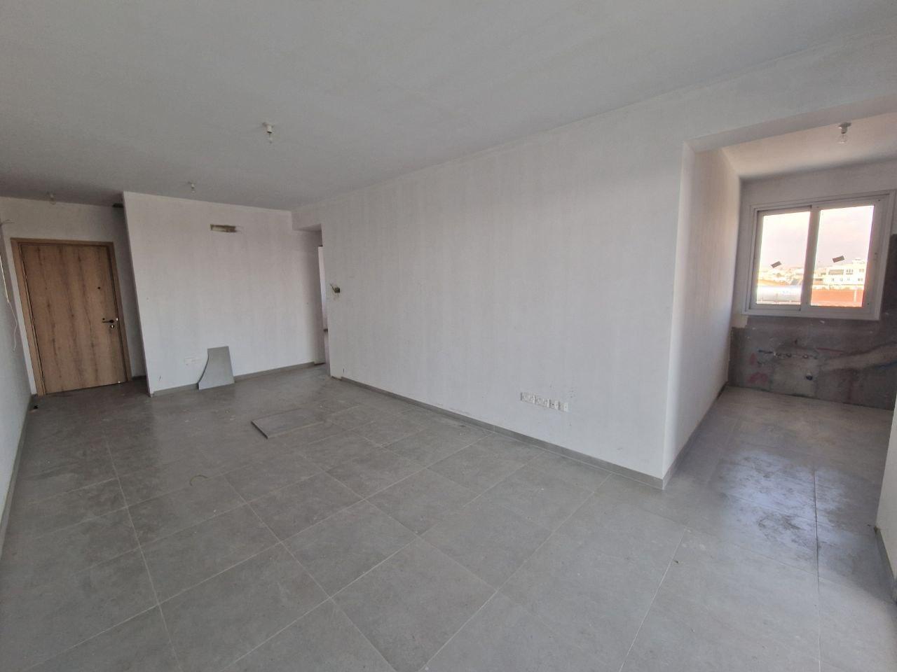 New 2-bedroom penthouse in Larnaca № 153918: https://dom.com.cy/en/catalog/sale/153918/ (dom.com.cy)