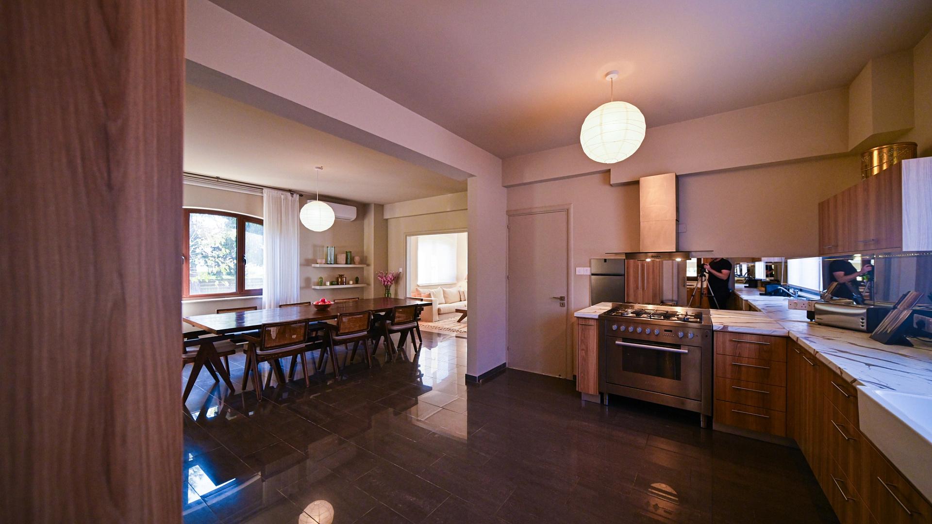 6-bedroom villa in Larnaca № 153177: https://dom.com.cy/en/catalog/sale/153177/ (dom.com.cy)