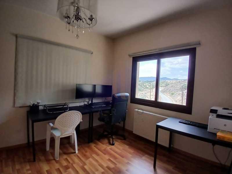  3-bedroom villa to rent: https://www.bazaraki.com/adv/5790392_3-bedroom-villa-to-rent (www.bazaraki.com)
