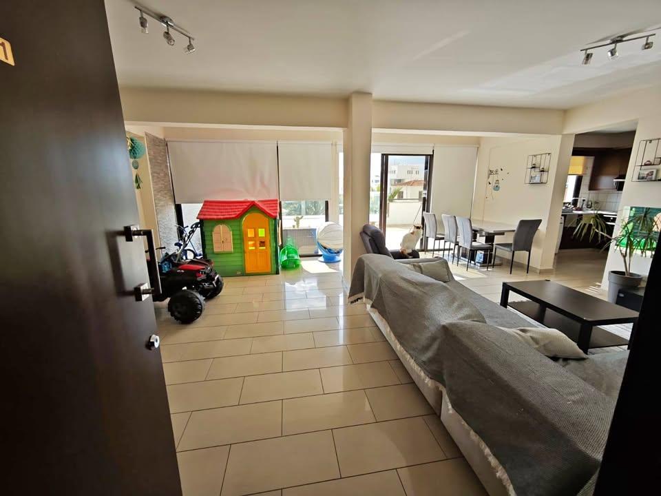 3 Bedroom Penthouse: https://www.facebook.com/marketplace/item/9767873843293947 (www.facebook.com)