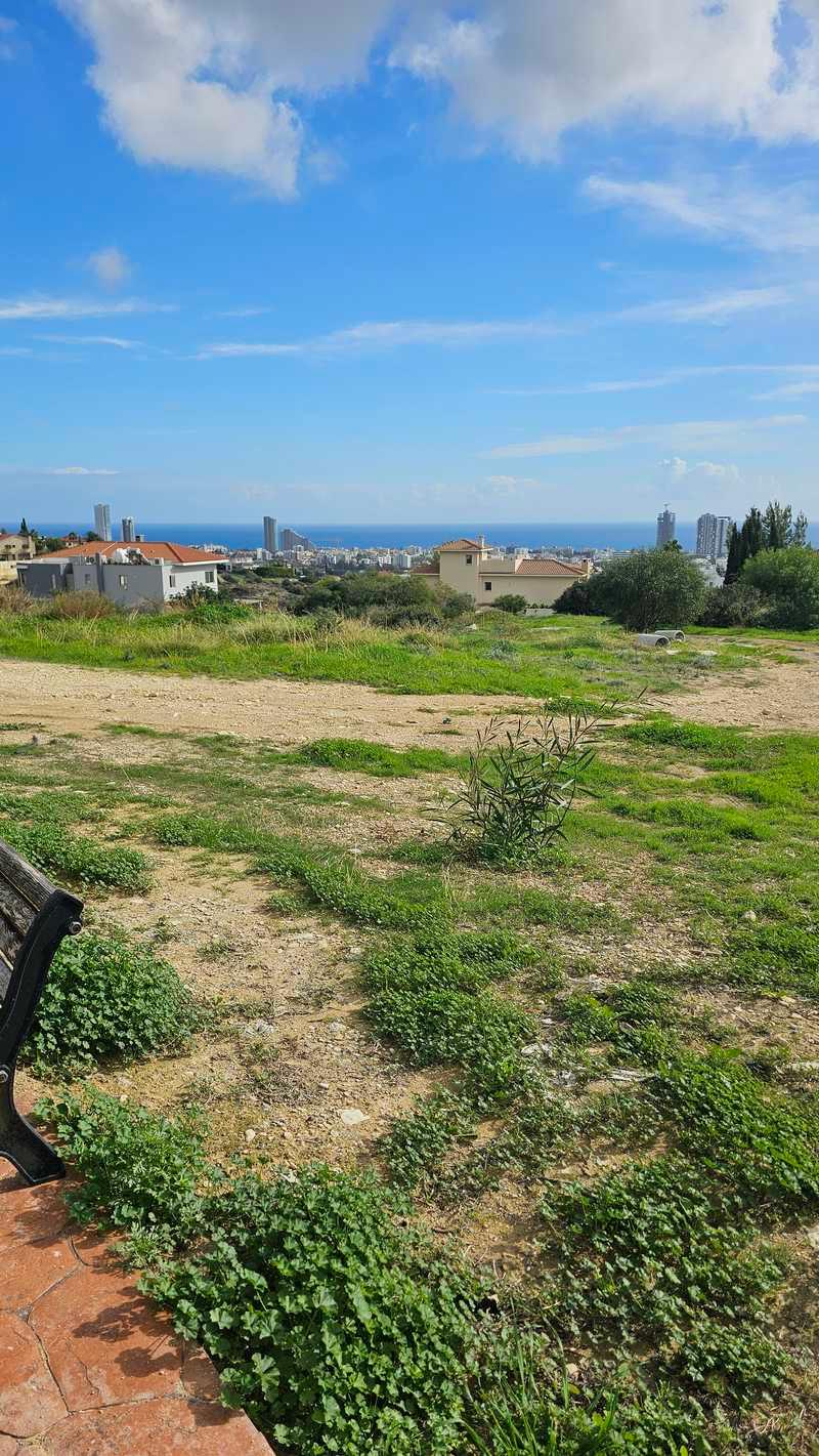 Residential land 3551 m²: https://www.bazaraki.com/adv/5791289_residential-land-3551-m2 (www.bazaraki.com)