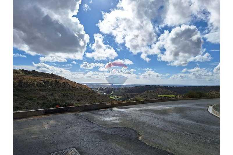 Residential land 847 m²: https://www.bazaraki.com/adv/5798081_residential-land-847-m2 (www.bazaraki.com)