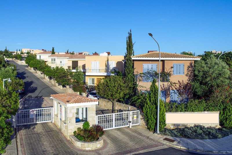 2-bedroom apartment for sale: https://www.bazaraki.com/adv/5791413_2-bedroom-apartment-for-sale (www.bazaraki.com)