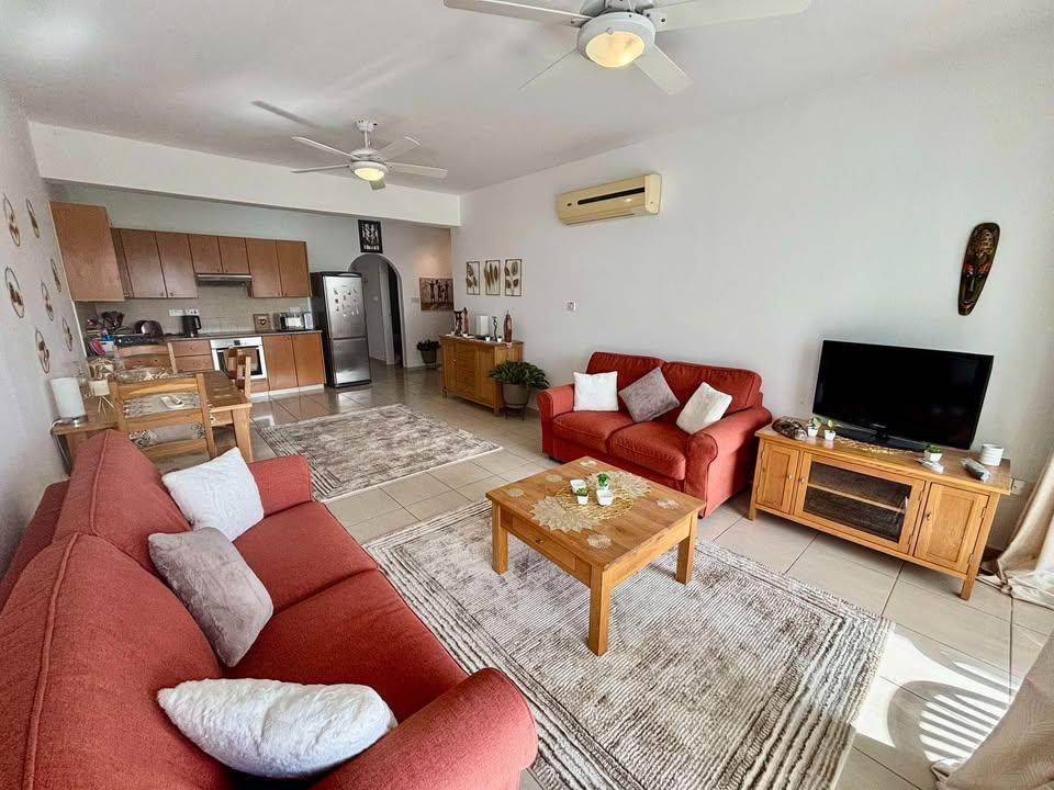 2 beds 2 baths Flat/apartment: https://www.facebook.com/marketplace/item/1377221256656155 (www.facebook.com)