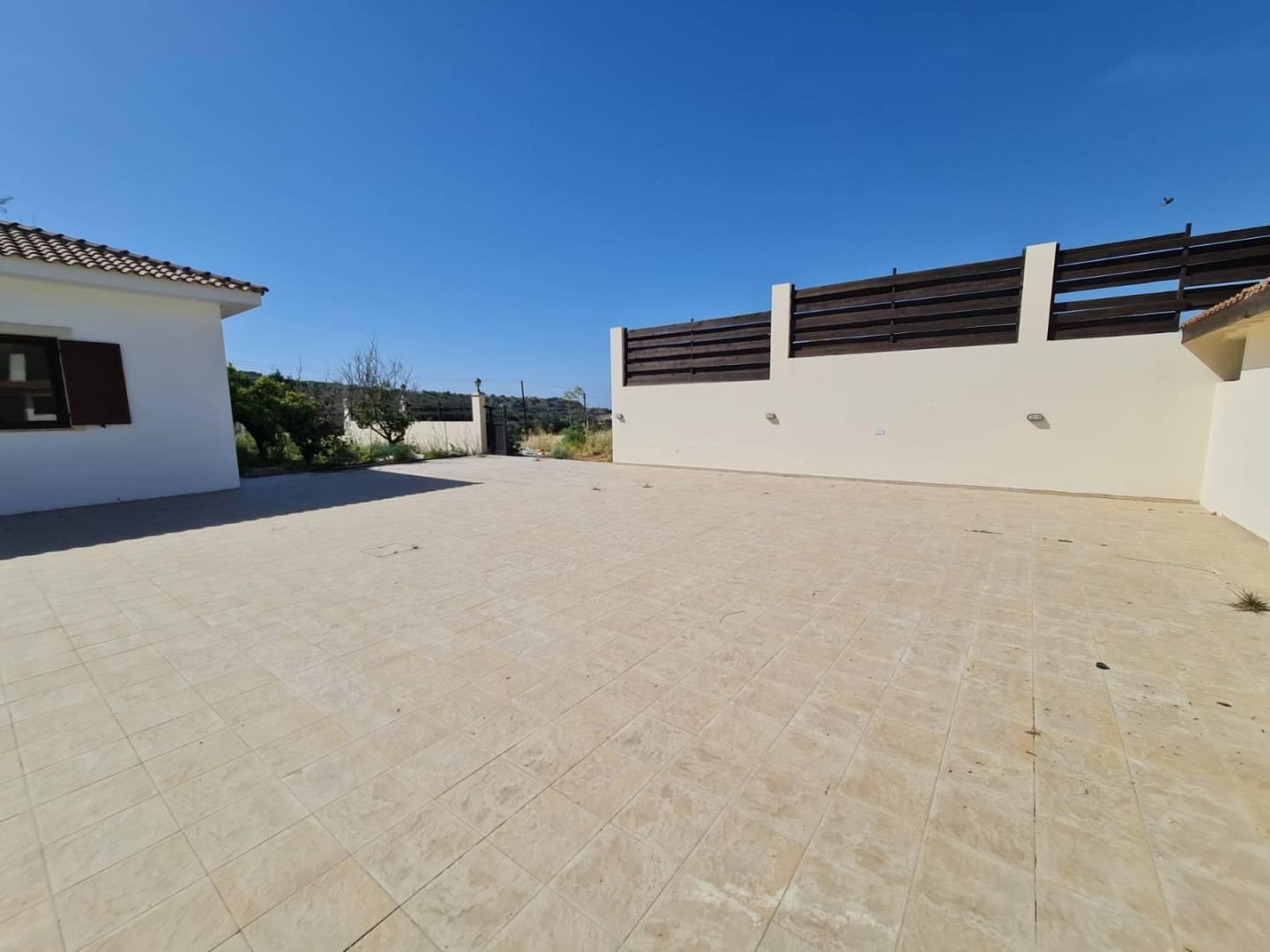 5-bedroom villa in Larnaca № 153151: https://dom.com.cy/en/catalog/sale/153151/ (dom.com.cy)