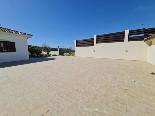 5-bedroom villa in Larnaca № 153151: https://dom.com.cy/en/catalog/sale/153151/ (dom.com.cy)