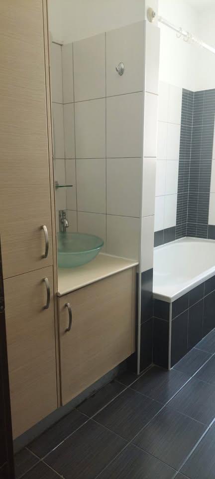 3 Beds 1 Bath Apartment/condo: https://www.facebook.com/marketplace/item/1193185722031928 (www.facebook.com)