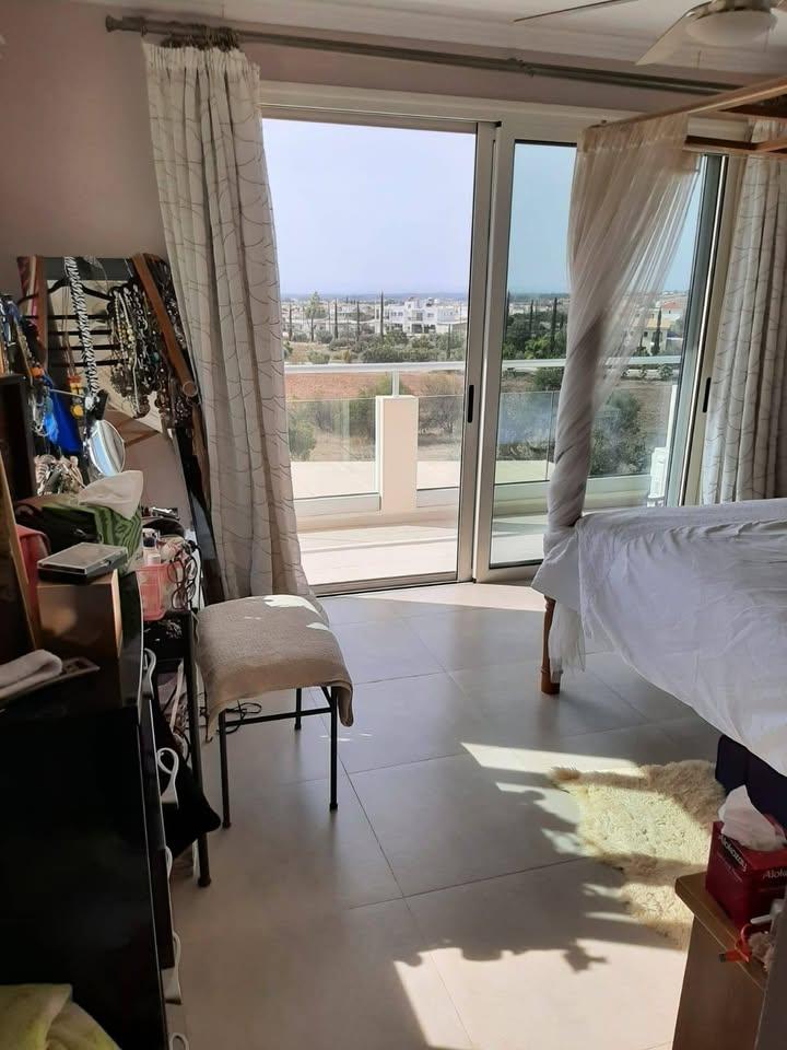 3/4 bedroom villa: https://www.facebook.com/marketplace/item/1513262092715409 (www.facebook.com)