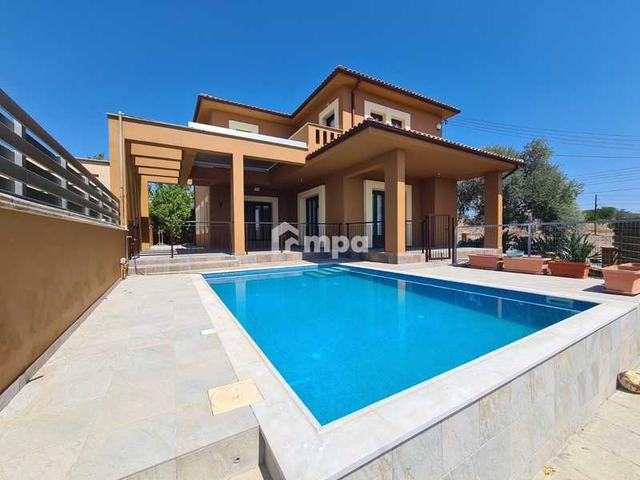 4-bedroom detached house to rent: https://www.bazaraki.com/adv/5797491_4-bedroom-detached-house-to-rent (www.bazaraki.com)