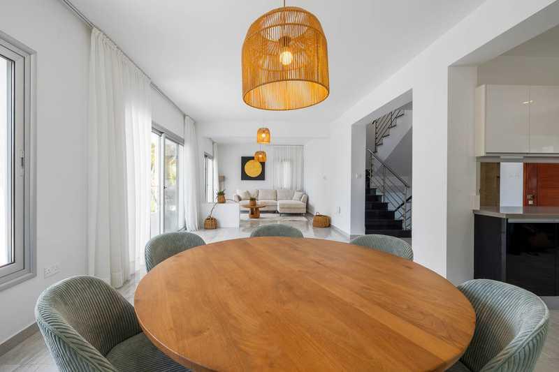 5-bedroom detached house for sale: https://www.bazaraki.com/adv/5791253_5-bedroom-detached-house-for-sale (www.bazaraki.com)