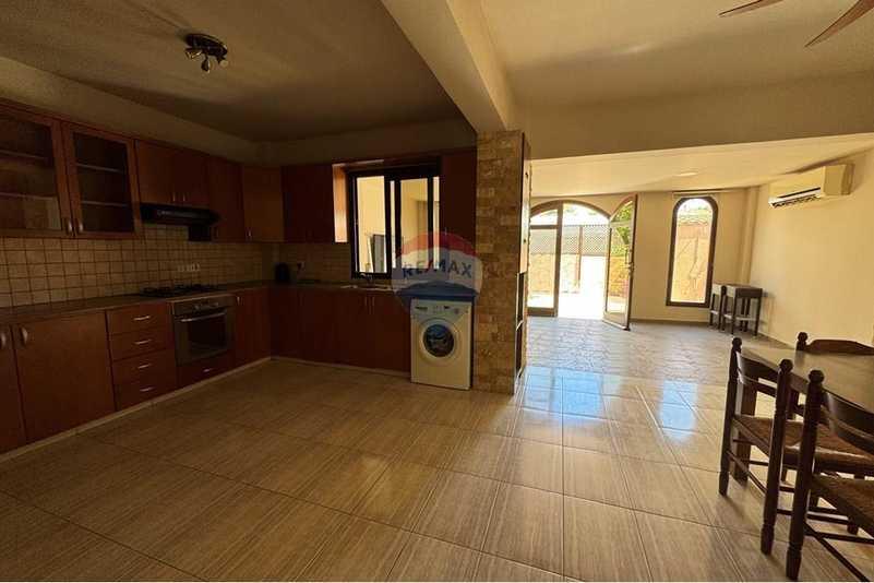 5-bedroom detached house for sale: https://www.bazaraki.com/adv/5789320_5-bedroom-detached-house-for-sale (www.bazaraki.com)