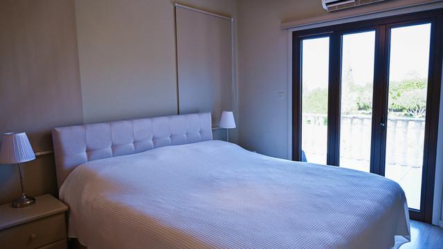 6-bedroom villa in Larnaca № 153177: https://dom.com.cy/en/catalog/sale/153177/ (dom.com.cy)