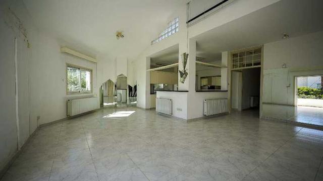 3-bedroom apartment for sale: https://www.bazaraki.com/adv/5792226_3-bedroom-apartment-for-sale (www.bazaraki.com)