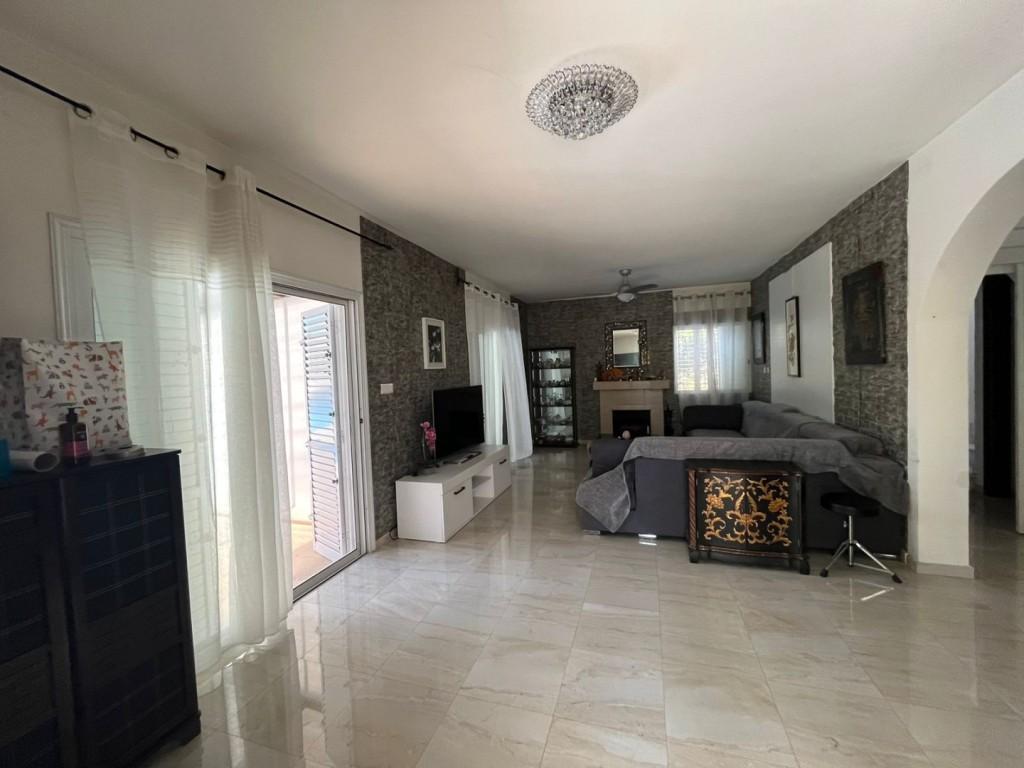 4 Bedroom Detached House For Sale: https://www.zyprus.com/property/39392/4-bedrooms-house-detached-house-in-emba-paphos (www.zyprus.com)