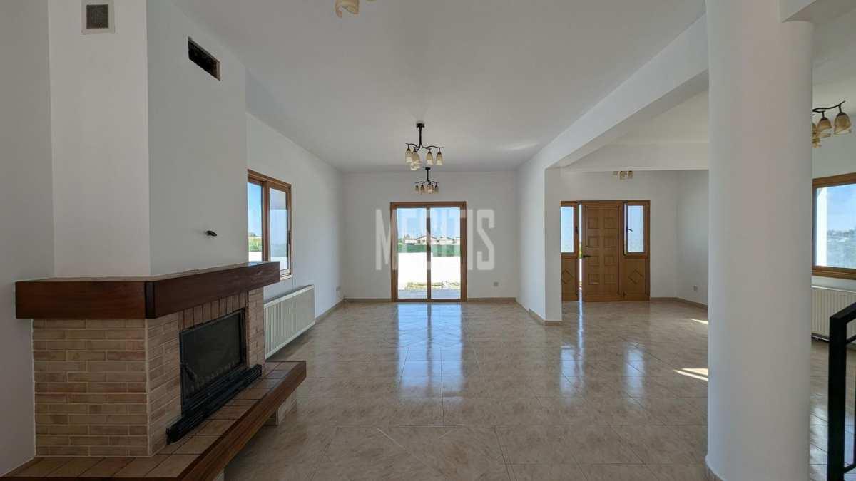 House/Villa For Sale, Lefkosia, Kampia: https://incyprusproperty.com/property/mesitis/house-villa-for-sale-lefkosia-kampia-2/ (incyprusproperty.com)