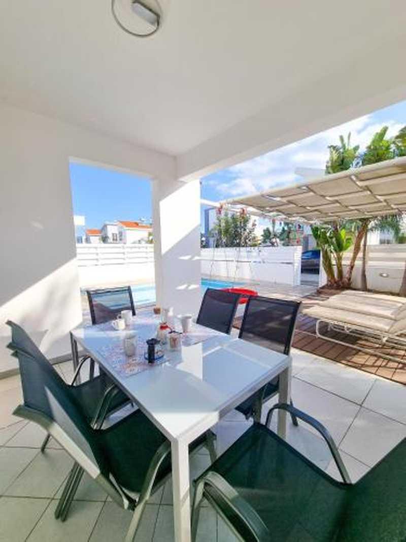 Beach villa with private pool and bbq: https://www.bazaraki.com/adv/5786288_beach-villa-with-private-pool-and-bbq (www.bazaraki.com)