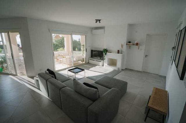 4-bedroom detached house for sale: https://www.bazaraki.com/adv/5794848_4-bedroom-detached-house-for-sale (www.bazaraki.com)