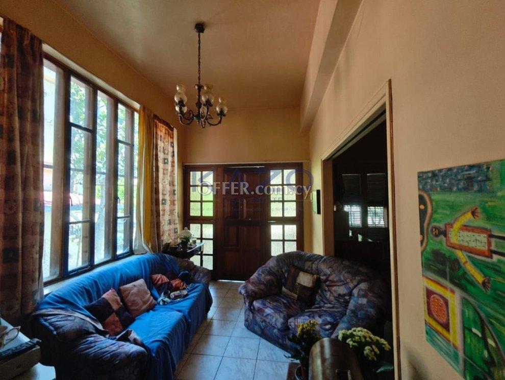 Spacious Semi-Detached House for Sale in Katholiki: https://www.offer.com.cy/en/spacious-semi-detached-house-for-sale-in-katholiki/21-816123/ (www.offer.com.cy)