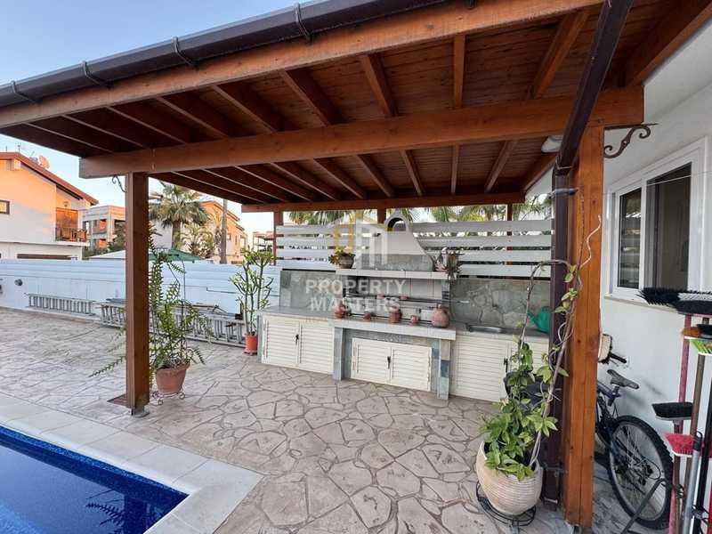 3-bedroom detached house for sale: https://www.bazaraki.com/adv/5790652_3-bedroom-detached-house-for-sale (www.bazaraki.com)