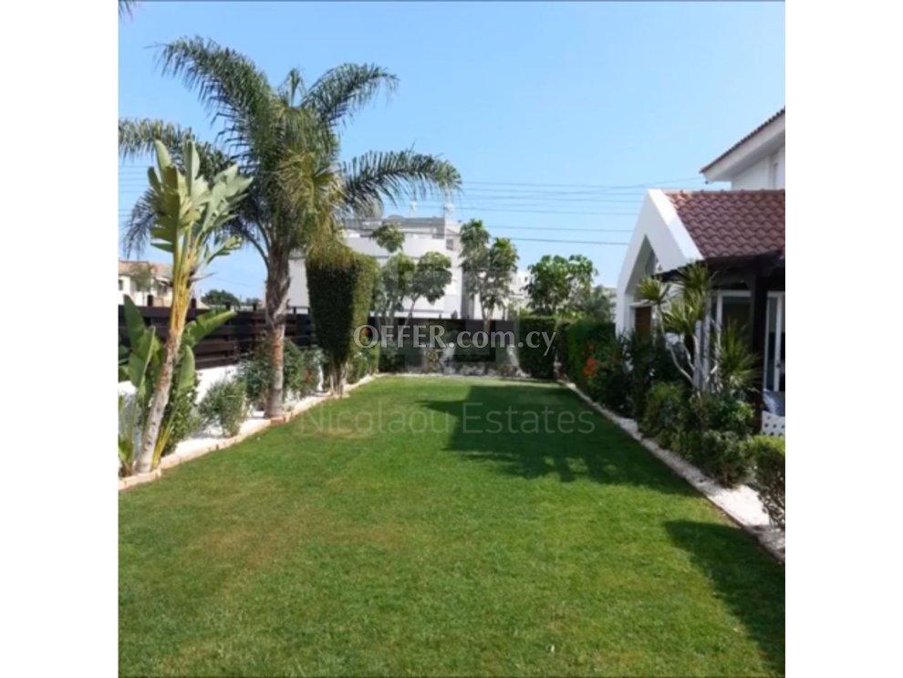 Beautiful villa with swimming pool 100m from Dasoudi beach in Potamos Germasogia: https://www.offer.com.cy/en/beautiful-villa-with-swimming-pool-100m-from-dasoudi-beach-in-potamos-germasogia/21-712140/ (www.offer.com.cy)