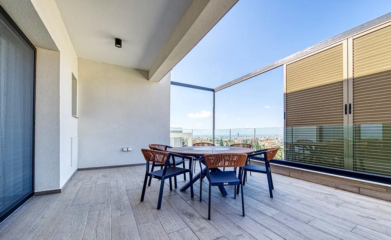 3-bedroom penthouse in Limassol №152662: https://dom.com.cy/en/catalog/rent/152662/ (dom.com.cy)