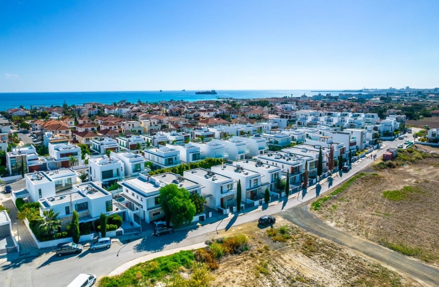 New 5-bedroom villa in Larnaca № 153311: https://dom.com.cy/en/catalog/sale/153311/ (dom.com.cy)