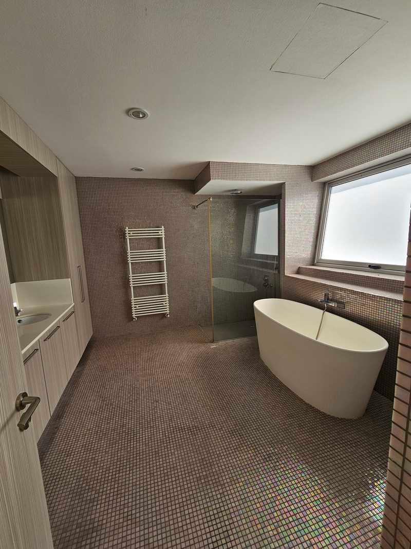 4-bedroom detached house for sale: https://www.bazaraki.com/adv/5797390_6-bedroom-detached-house-for-sale (www.bazaraki.com)