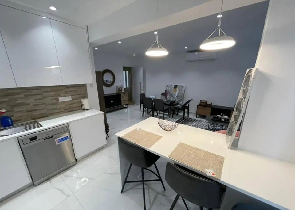 FOR RENT Fully renovated 4-bedroom apartment Neapolis area, Limassol: https://www.facebook.com/marketplace/item/1845773462935069 (www.facebook.com)