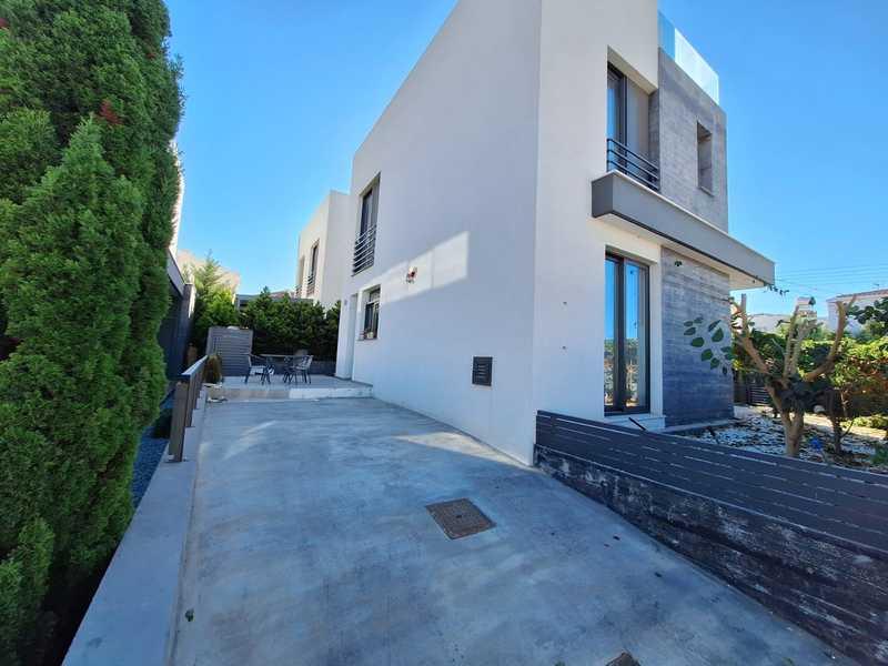 3-bedroom villa to rent: https://www.bazaraki.com/adv/5790785_3-bedroom-villa-to-rent (www.bazaraki.com)