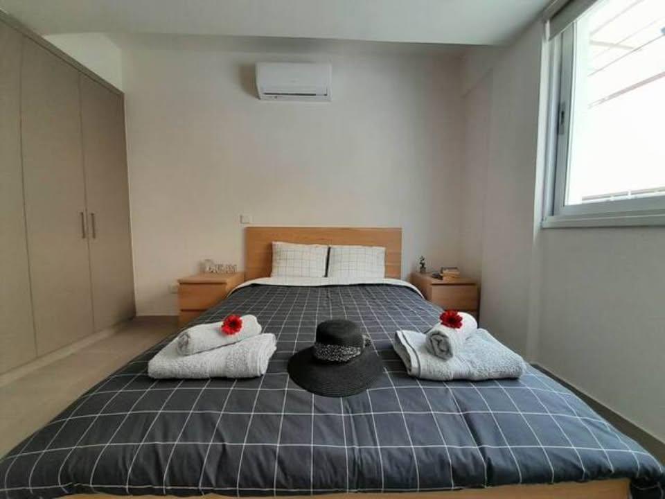 1 bedroom ground floor apartment (price includes utility bills): https://www.facebook.com/marketplace/item/533613132909702 (www.facebook.com)