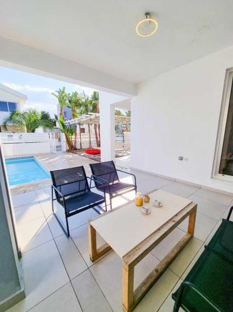 Beach villa with private pool and bbq: https://www.bazaraki.com/adv/5786288_beach-villa-with-private-pool-and-bbq (www.bazaraki.com)