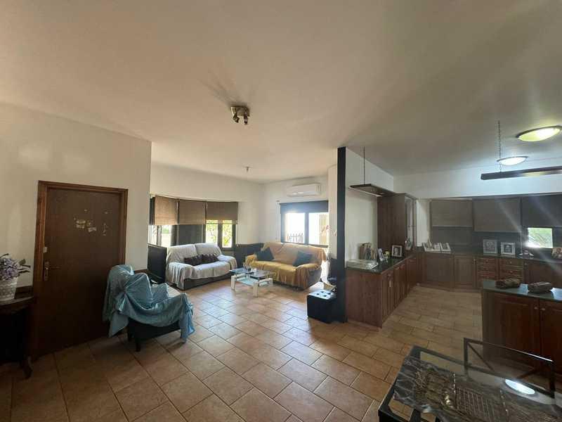 5-bedroom detached house for sale: https://www.bazaraki.com/adv/5789290_5-bedroom-detached-house-for-sale (www.bazaraki.com)