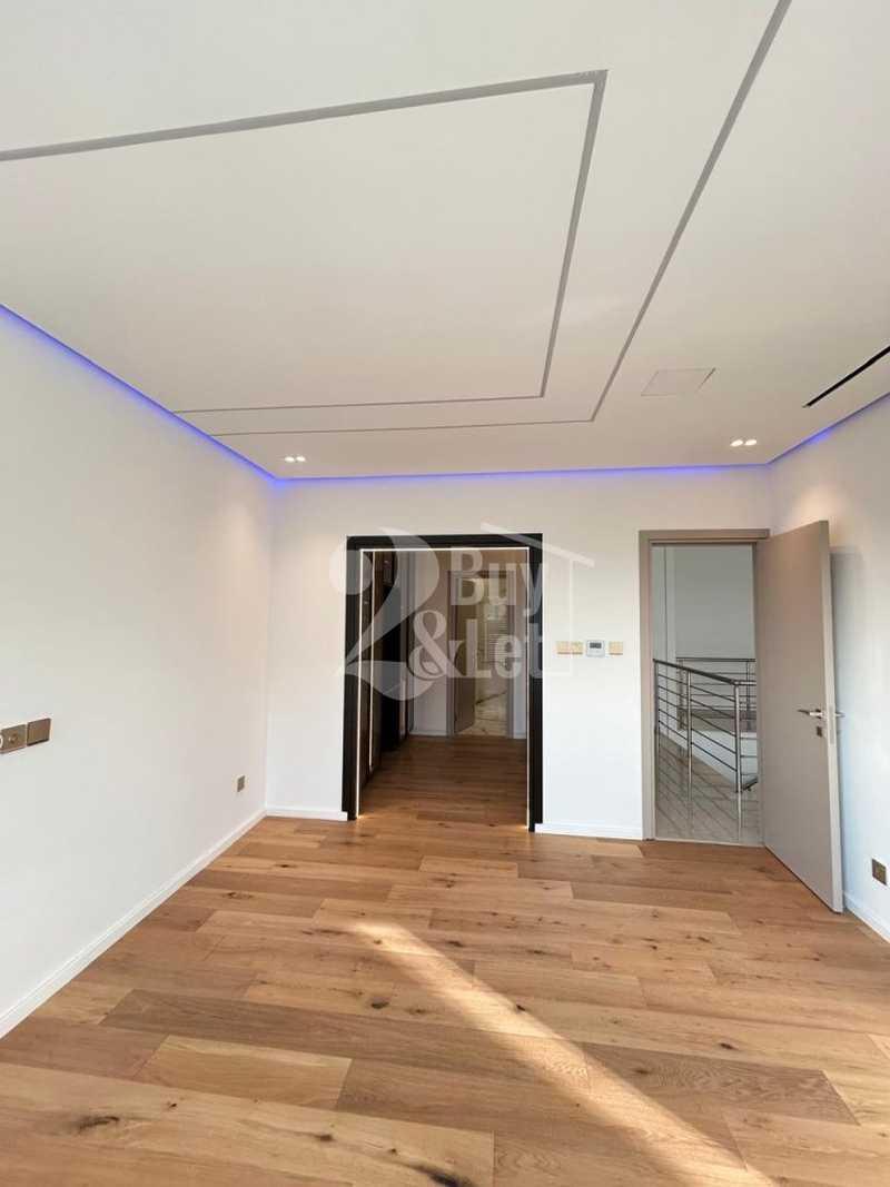 5-bedroom villa for sale: https://www.bazaraki.com/adv/5791125_5-bedroom-villa-for-sale (www.bazaraki.com)