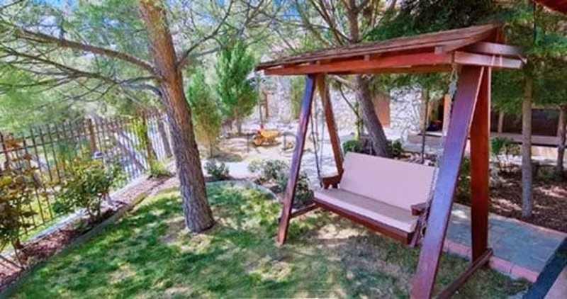 3-bedroom villa to rent: https://www.bazaraki.com/adv/5796769_3-bedroom-villa-to-rent (www.bazaraki.com)