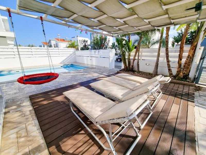 Beach villa with private pool and bbq: https://www.bazaraki.com/adv/5786288_beach-villa-with-private-pool-and-bbq (www.bazaraki.com)