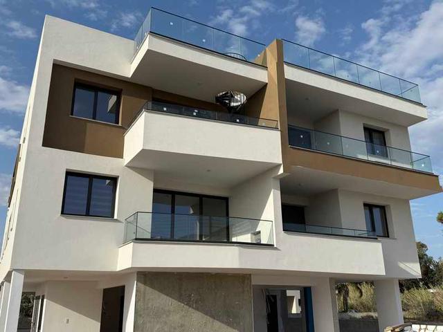 1-bedroom apartment to rent: https://www.bazaraki.com/adv/5797820_1-bedroom-apartment-to-rent (www.bazaraki.com)