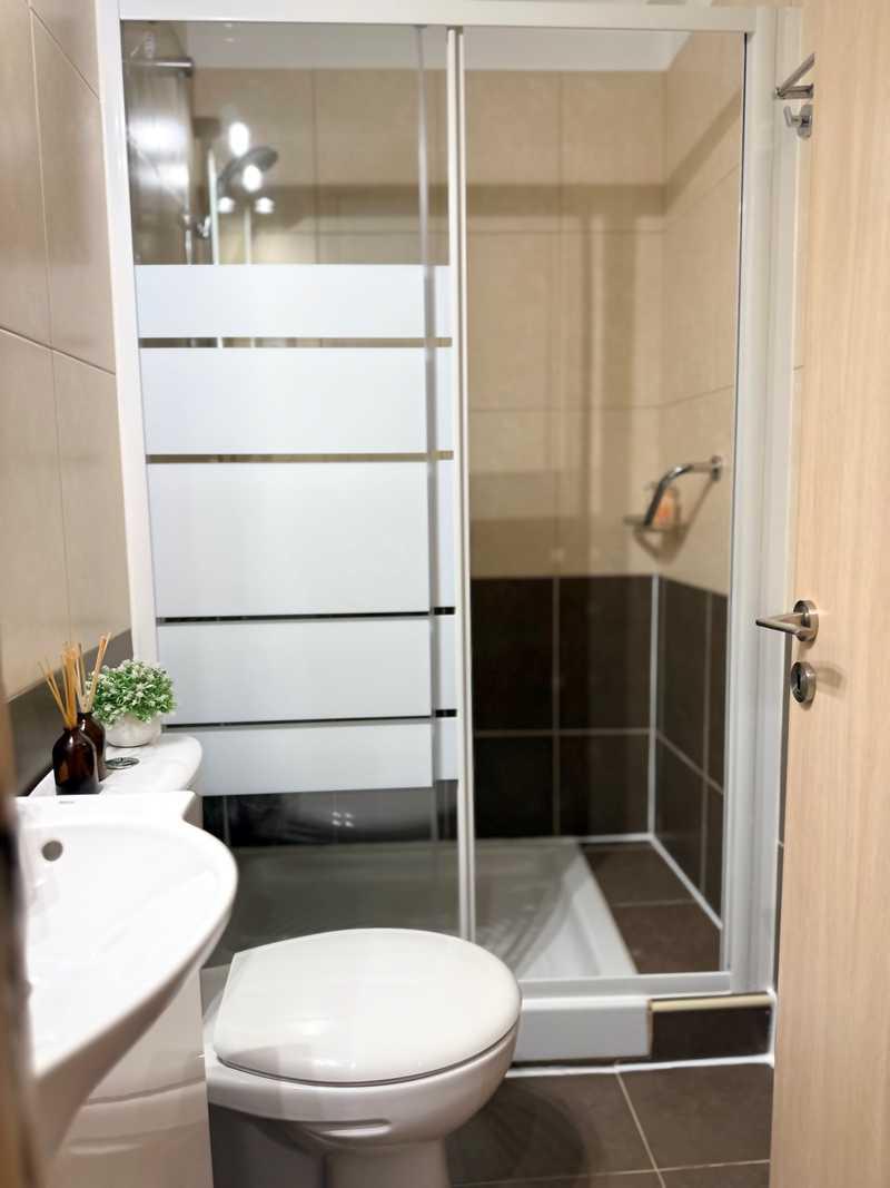 2 bdr flat w/ pool access: https://www.bazaraki.com/adv/5792556_2-bdr-flat-w-pool-access (www.bazaraki.com)