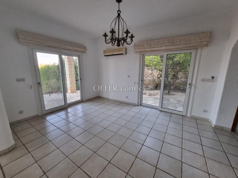 4-bedroom Detached Villa 321 sqm in Tala: https://www.offer.com.cy/en/4-bedroom-detached-villa-321-sqm-in-tala/21-816029/ (www.offer.com.cy)