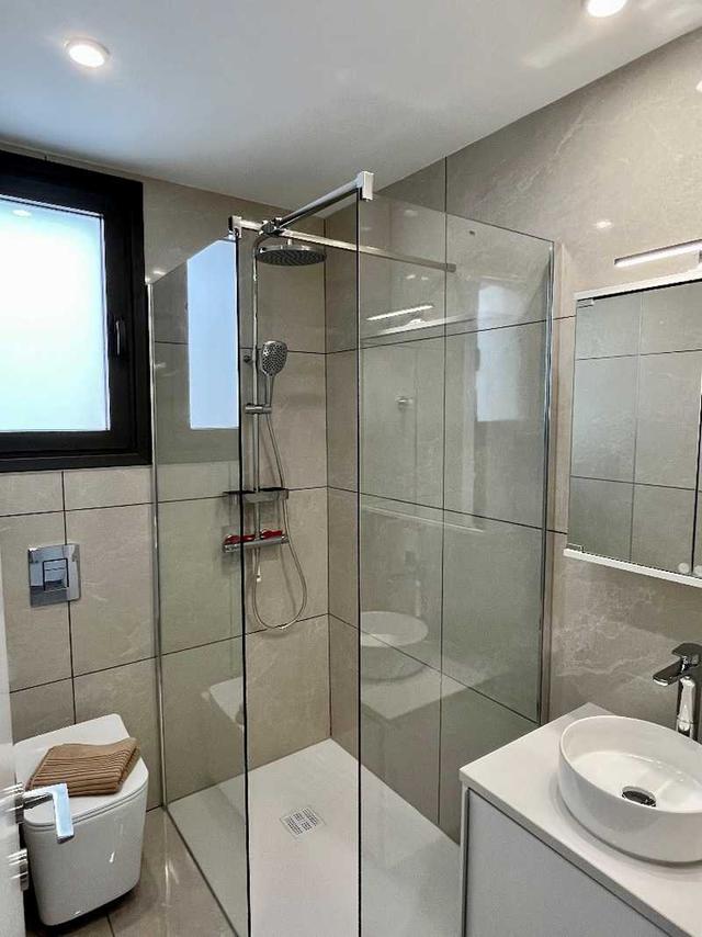 3-bedroom penthouse to rent: https://www.bazaraki.com/adv/5794730_3-bedroom-penthouse-to-rent (www.bazaraki.com)