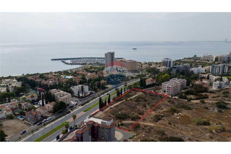 Commercial land 4604 m²: https://www.bazaraki.com/adv/5798085_commercial-land-4604-m2 (www.bazaraki.com)