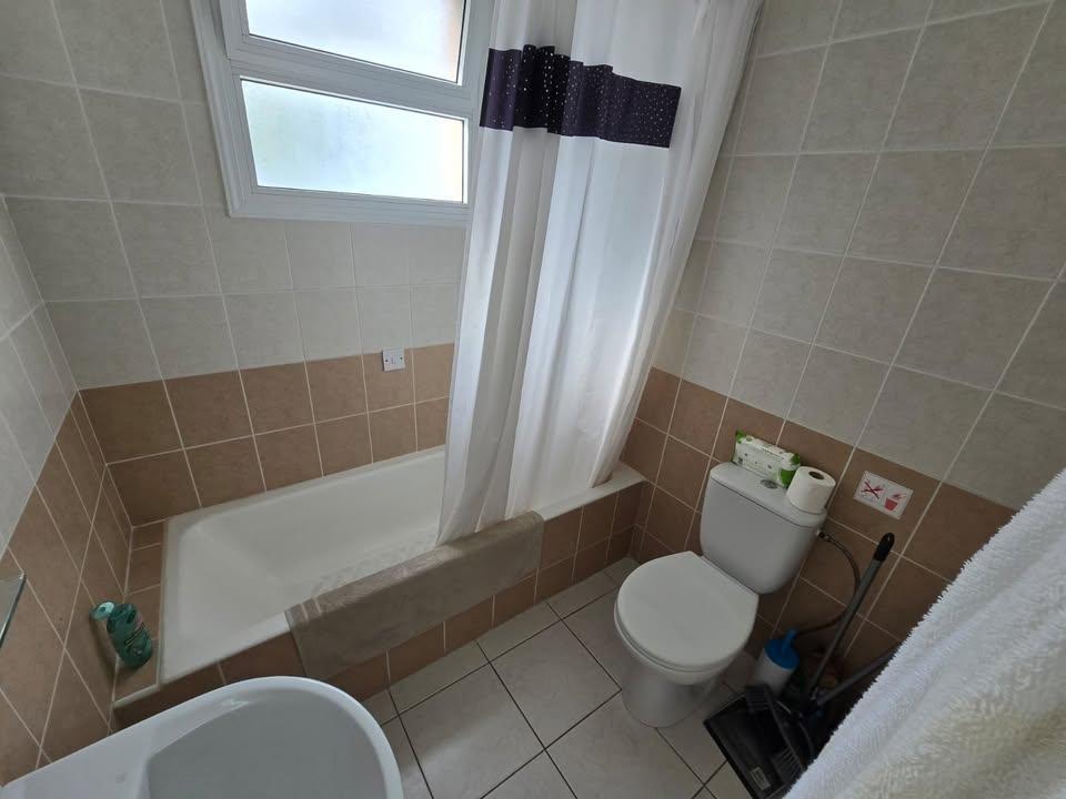 2 Beds 1 Bath Apartment/condo: https://www.facebook.com/marketplace/item/681639461328966 (www.facebook.com)