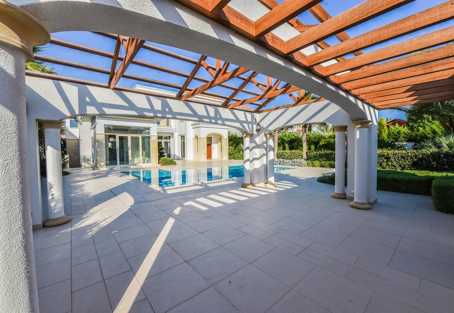 New 5-bedroom villa in Larnaca № 153400: https://dom.com.cy/en/catalog/sale/153400/ (dom.com.cy)