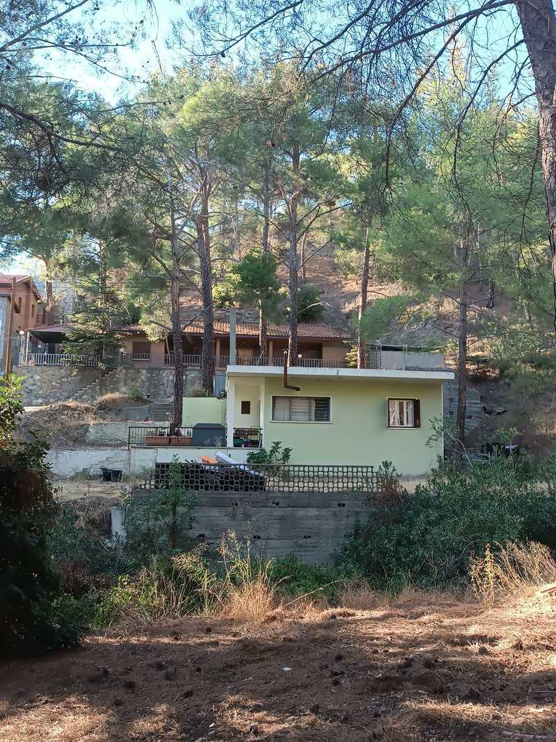 Residential land 1900 m²: https://www.bazaraki.com/adv/5792417_residential-land-1900-m2 (www.bazaraki.com)