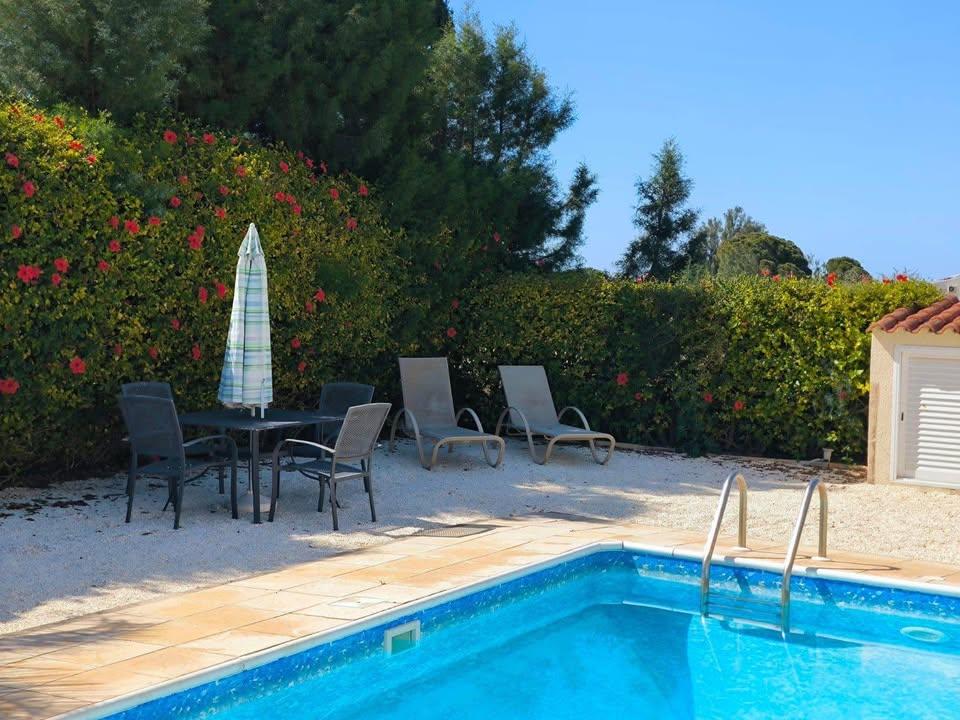 3 bedrooms beautiful house - coral bay: https://www.facebook.com/marketplace/item/1198438262082539 (www.facebook.com)