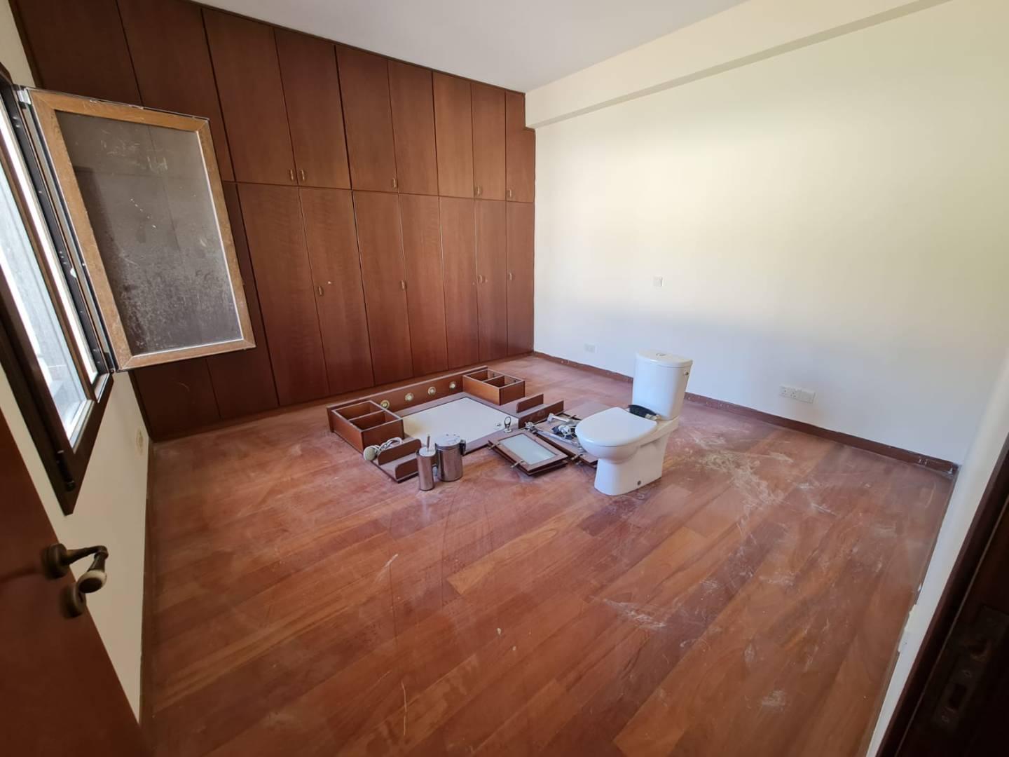 5-bedroom villa in Larnaca № 153151: https://dom.com.cy/en/catalog/sale/153151/ (dom.com.cy)