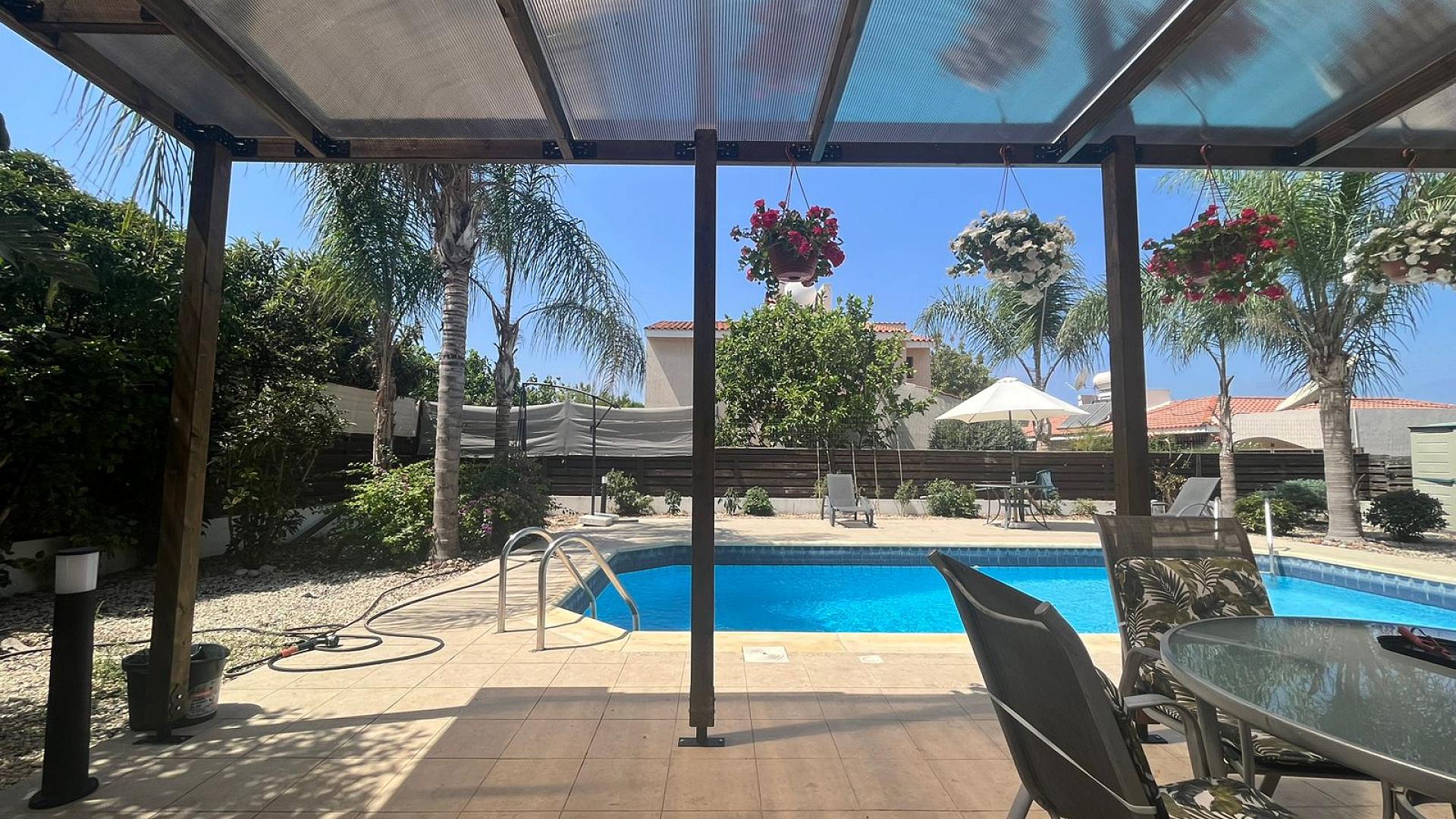 4-bedroom house in Paphos №153688: https://dom.com.cy/en/catalog/rent/153688/ (dom.com.cy)