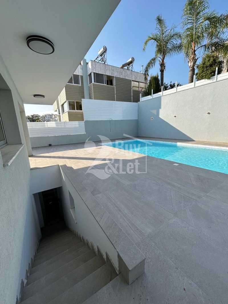 5-bedroom villa for sale: https://www.bazaraki.com/adv/5791125_5-bedroom-villa-for-sale (www.bazaraki.com)
