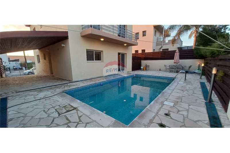 3-bedroom villa for sale: https://www.bazaraki.com/adv/5797862_3-bedroom-villa-for-sale (www.bazaraki.com)
