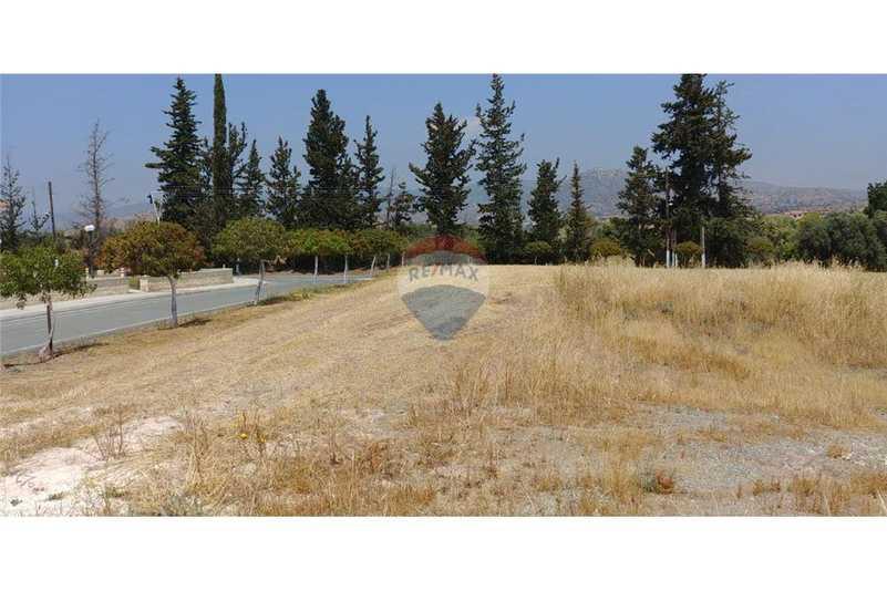 Residential land 3382 m²: https://www.bazaraki.com/adv/5797850_residential-land-3382-m2 (www.bazaraki.com)