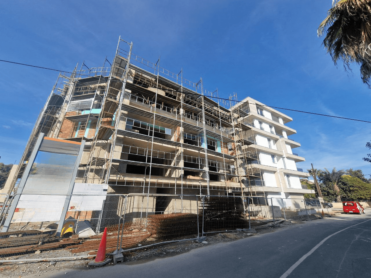 New 4-bedroom penthouse in Larnaca № 153338: https://dom.com.cy/en/catalog/sale/153338/ (dom.com.cy)